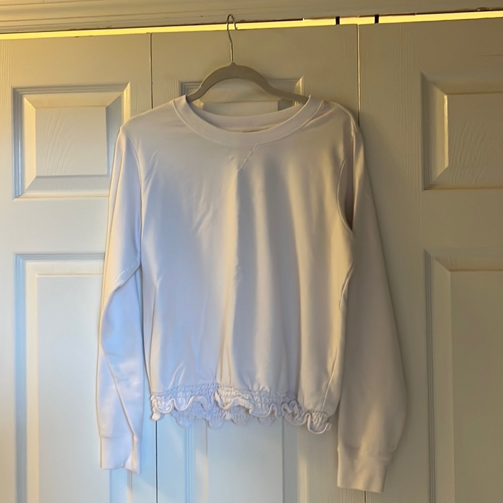 Michael Kors white cropped sweatshirt. Size medium. Excellent condition.